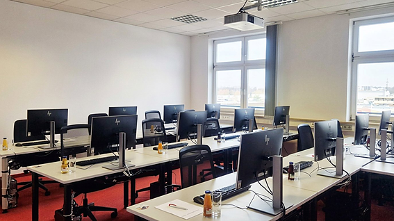 Einer unserer modern eingerichteten IT-Schulungsräume.